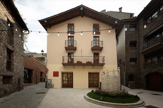 Barri antic d'Andorra la Vella Casco antiguo de Andorra la Vella