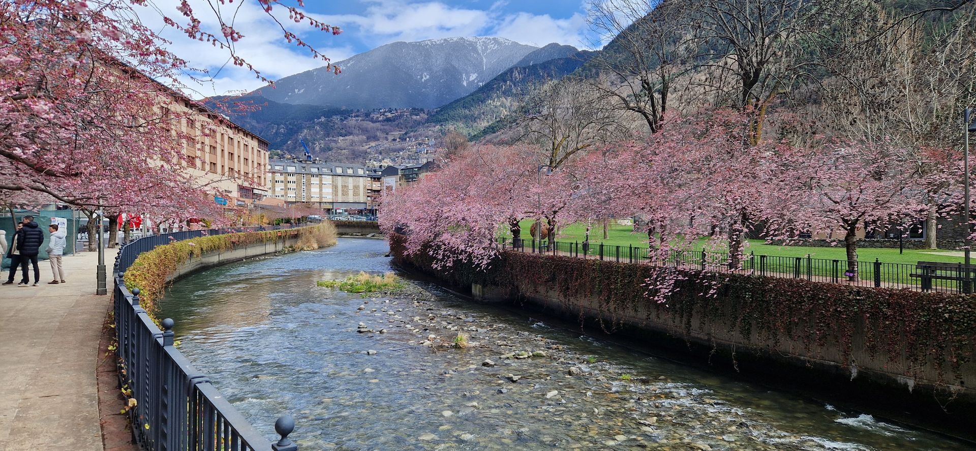 Andorra, es un paraiso en los Pirineos. Andorra es un paraiso
