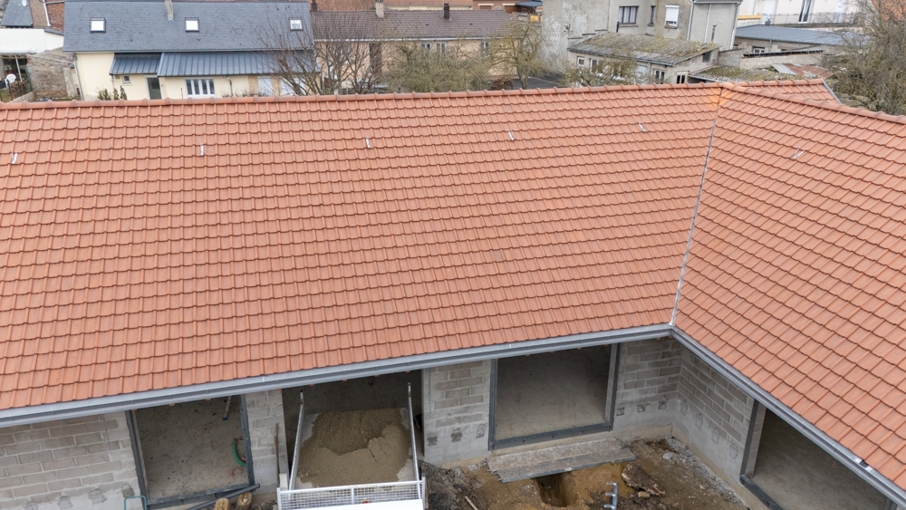 Remplacement de tuiles par l’entreprise de couverture Moronvalle à Amiens, dans les Hauts-de-France
