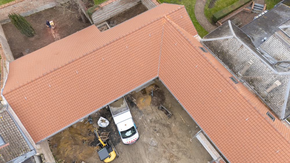 Remplacement de tuiles par l’entreprise de couverture Moronvalle à Amiens, dans les Hauts-de-France
