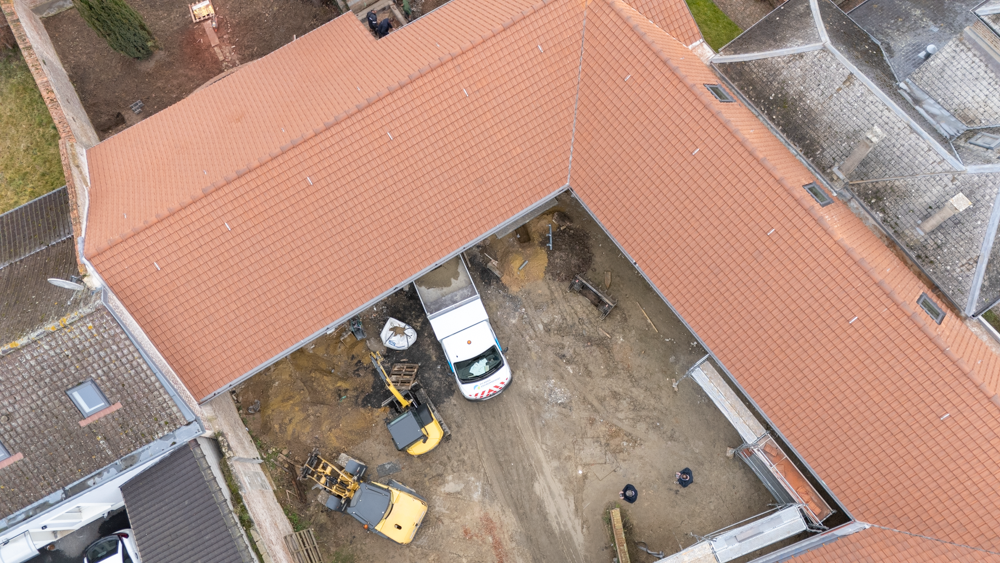 Remplacement de tuiles par l’entreprise de couverture Moronvalle à Amiens, dans les Hauts-de-France
