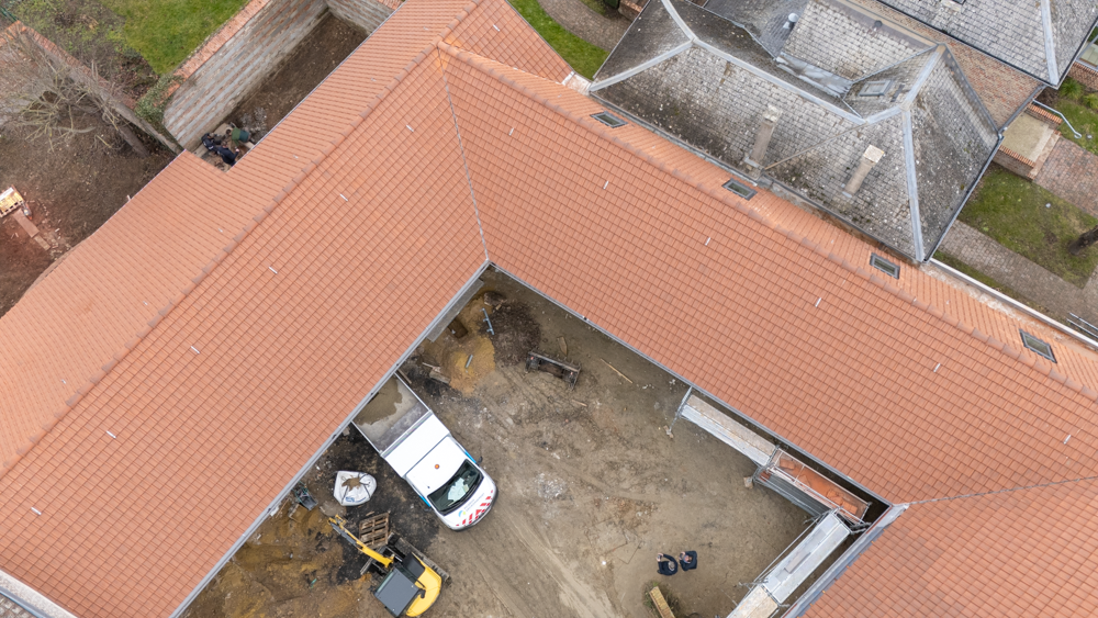 Remplacement de tuiles par l’entreprise de couverture Moronvalle à Amiens, dans les Hauts-de-France
