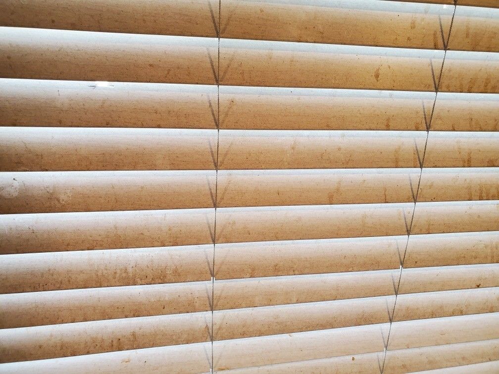 Window Blind Cleaning — Roseburg, OR — Clean Deeds