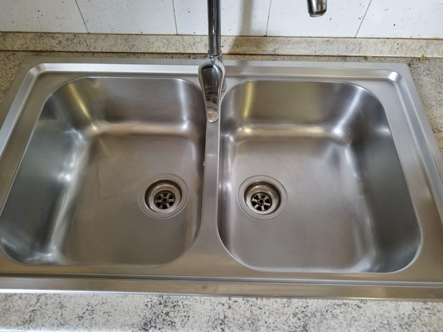 piano cucina pulito dopo intervento di pulizie a Firenze