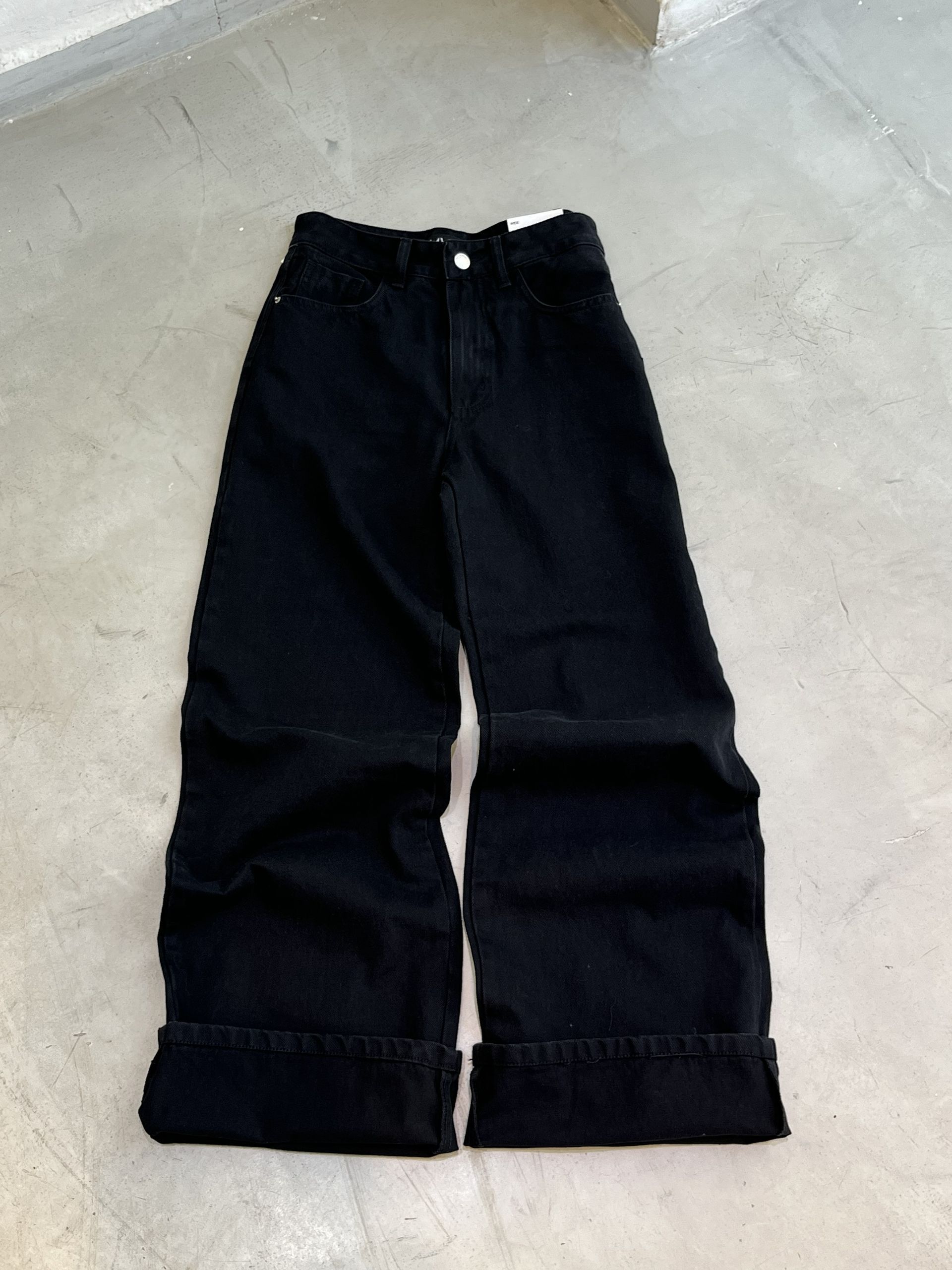 Wide Black