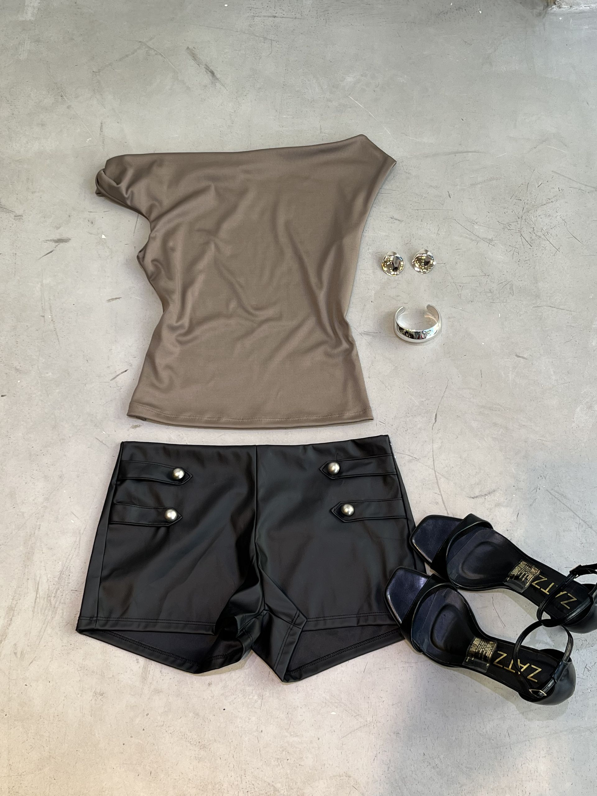 Short Cuerina Astrid