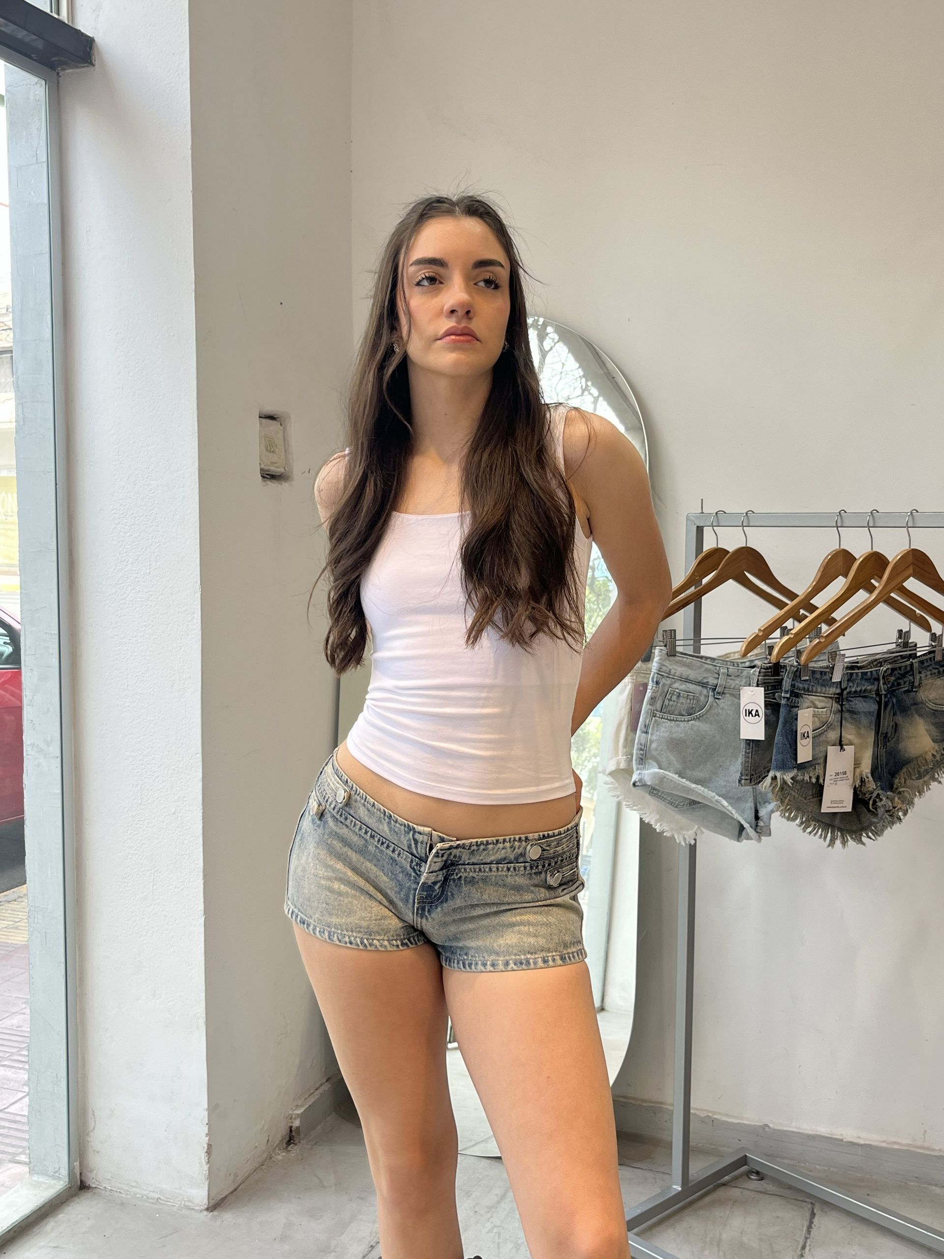 Short Antonia