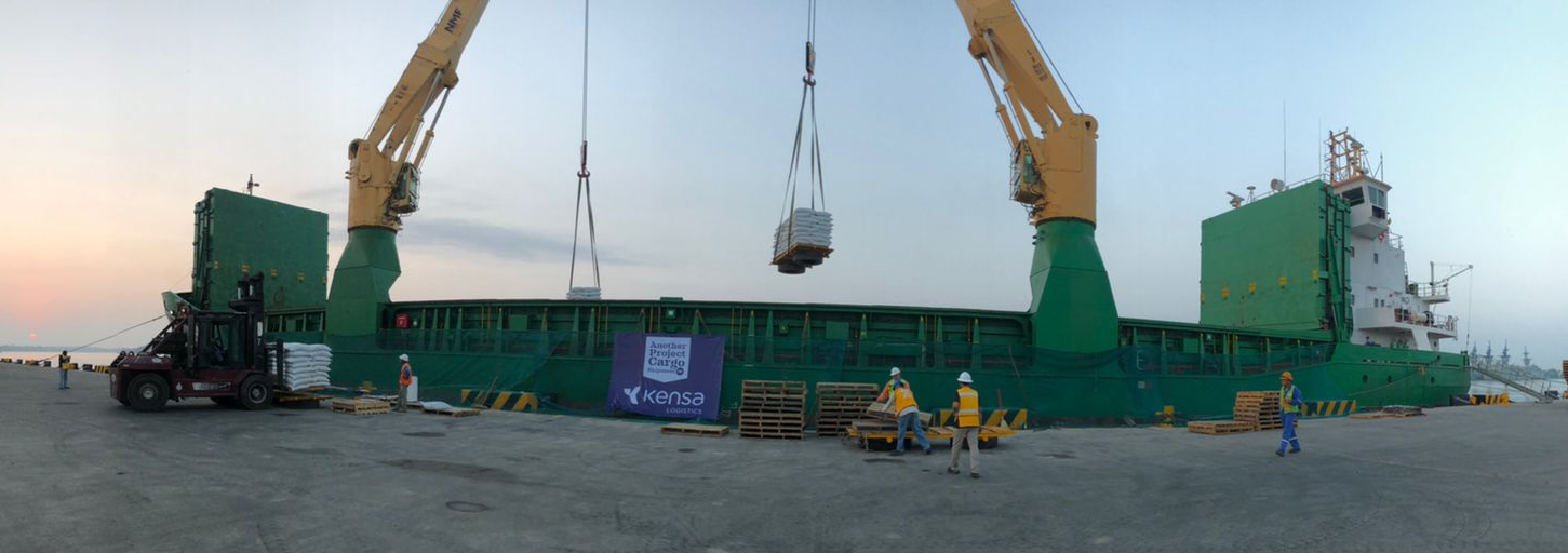Envío de 2.600 Tm por Kensa Carga de mercancía en bodegas de barco
