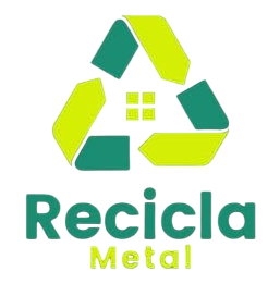 Logotipo de Recicla Metal con símbolo de reciclaje verde y amarillo sobre fondo blanco.