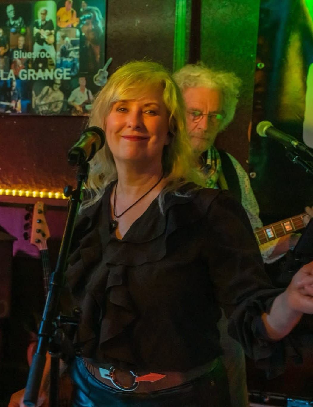 Sonja Koninga, zangeres in o.a. The Old Bones. Ook voor feesten en partijen.