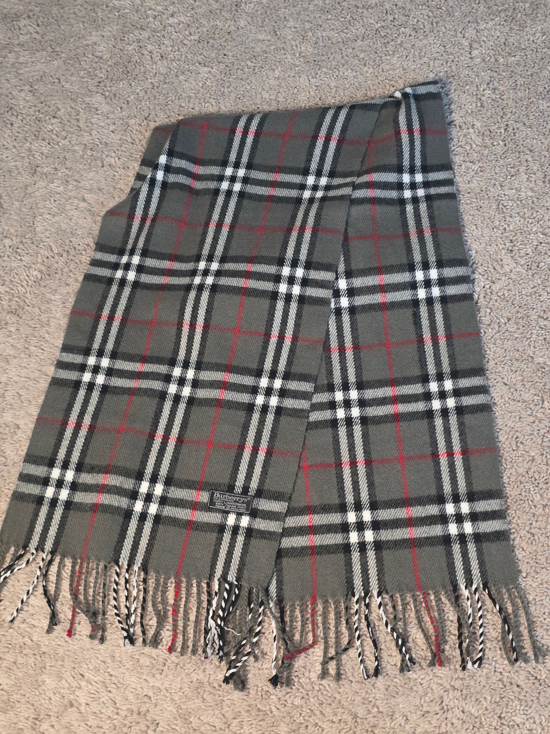 Burberry Gray Lambswool  100% Scarf