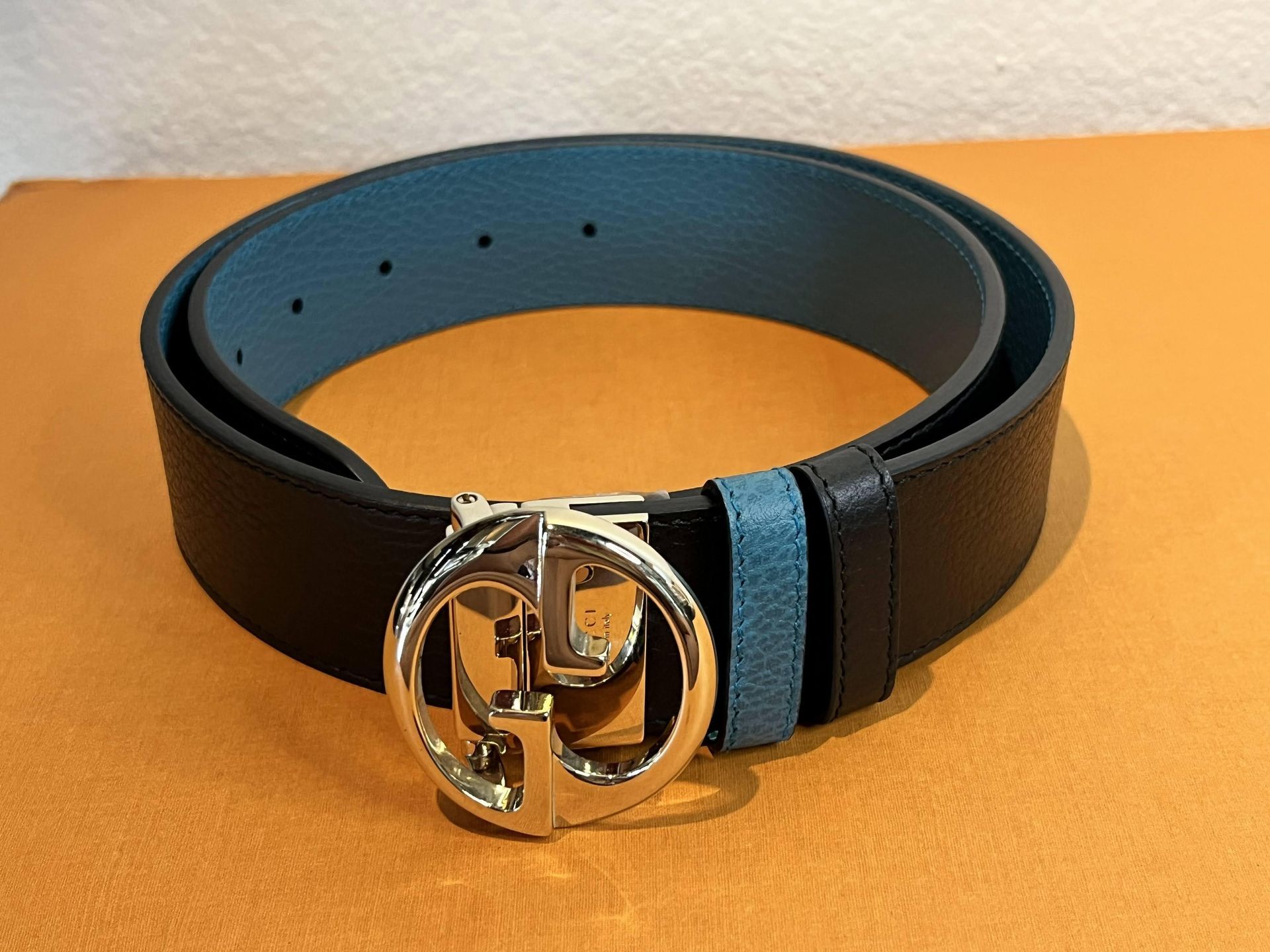 Gucci Reversible Black & Teal Turquoise Leather Interlocking G Buckle Belt