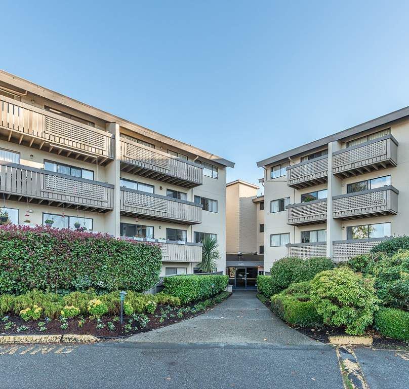 Roberts Manor Apartments Gallery