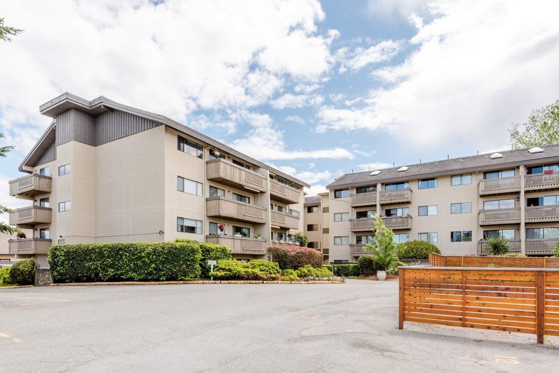 Roberts Manor Apartments Gallery