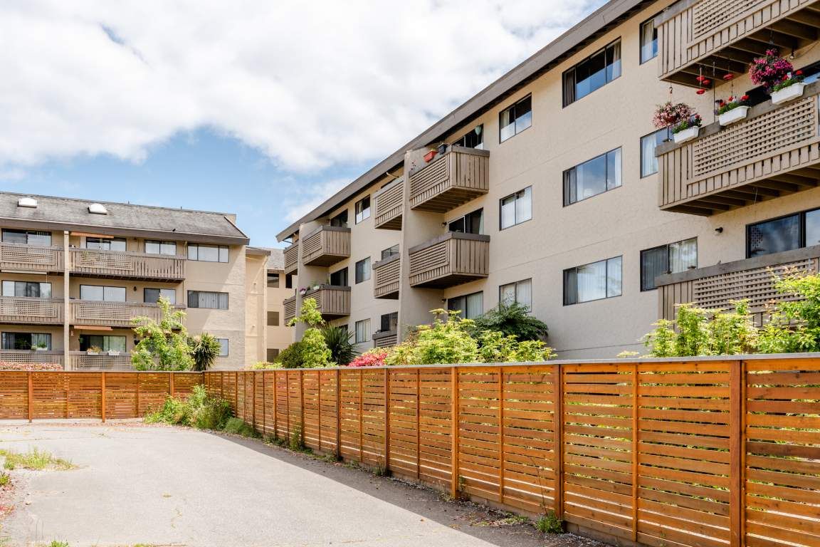 Roberts Manor Apartments Gallery