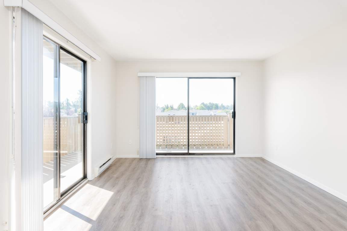 Roberts Manor Apartments Gallery