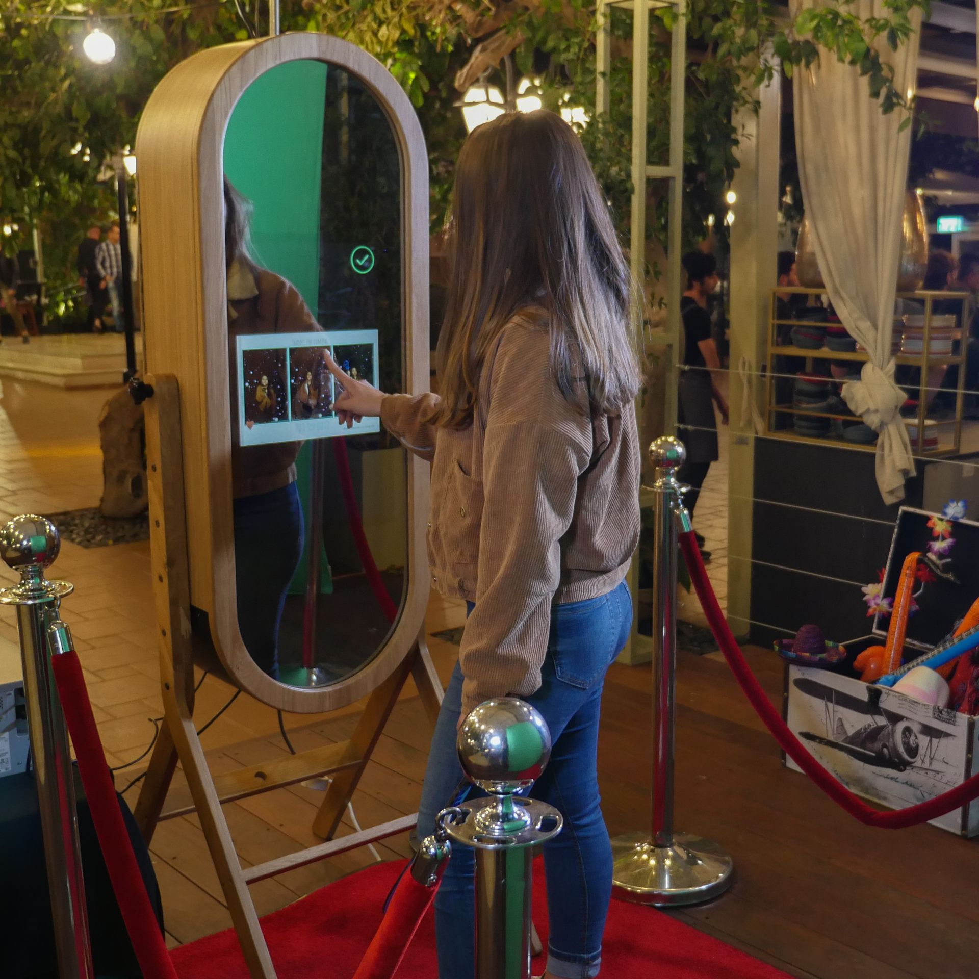 MIRROR BOOTH