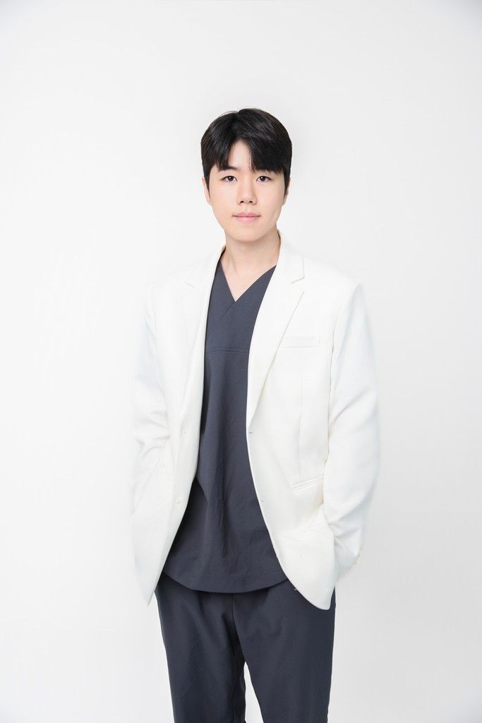 Dr. Seok Hoon Kang, Director at Beautystone Clinic