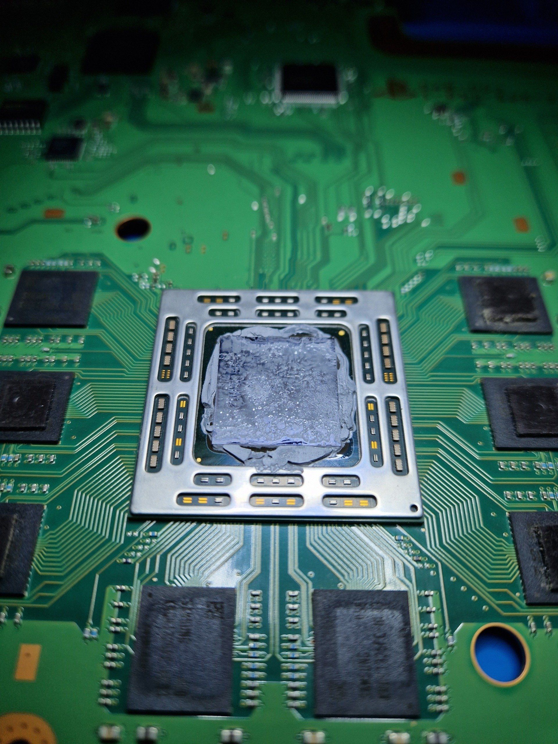 Playstation 4 Pro koelpasta vervangen