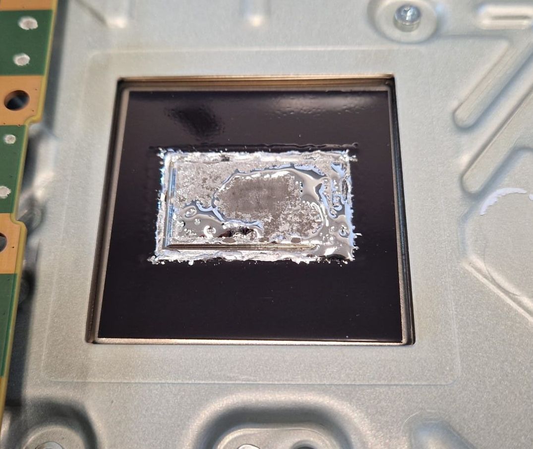 PS5 liquid metal droge plek op koellichaam