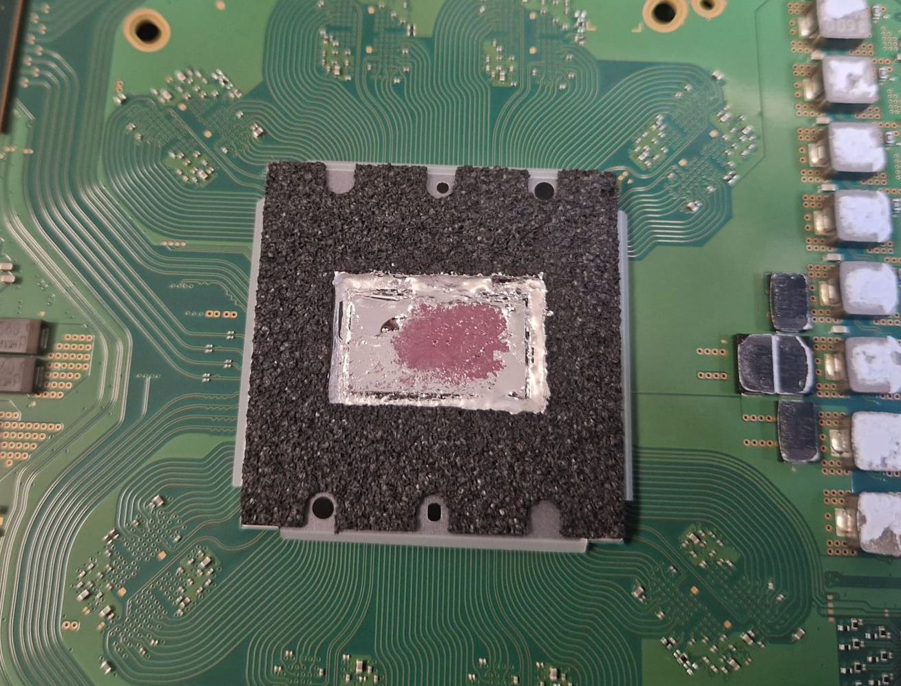 PS5 Liquid metal droge plek op APU