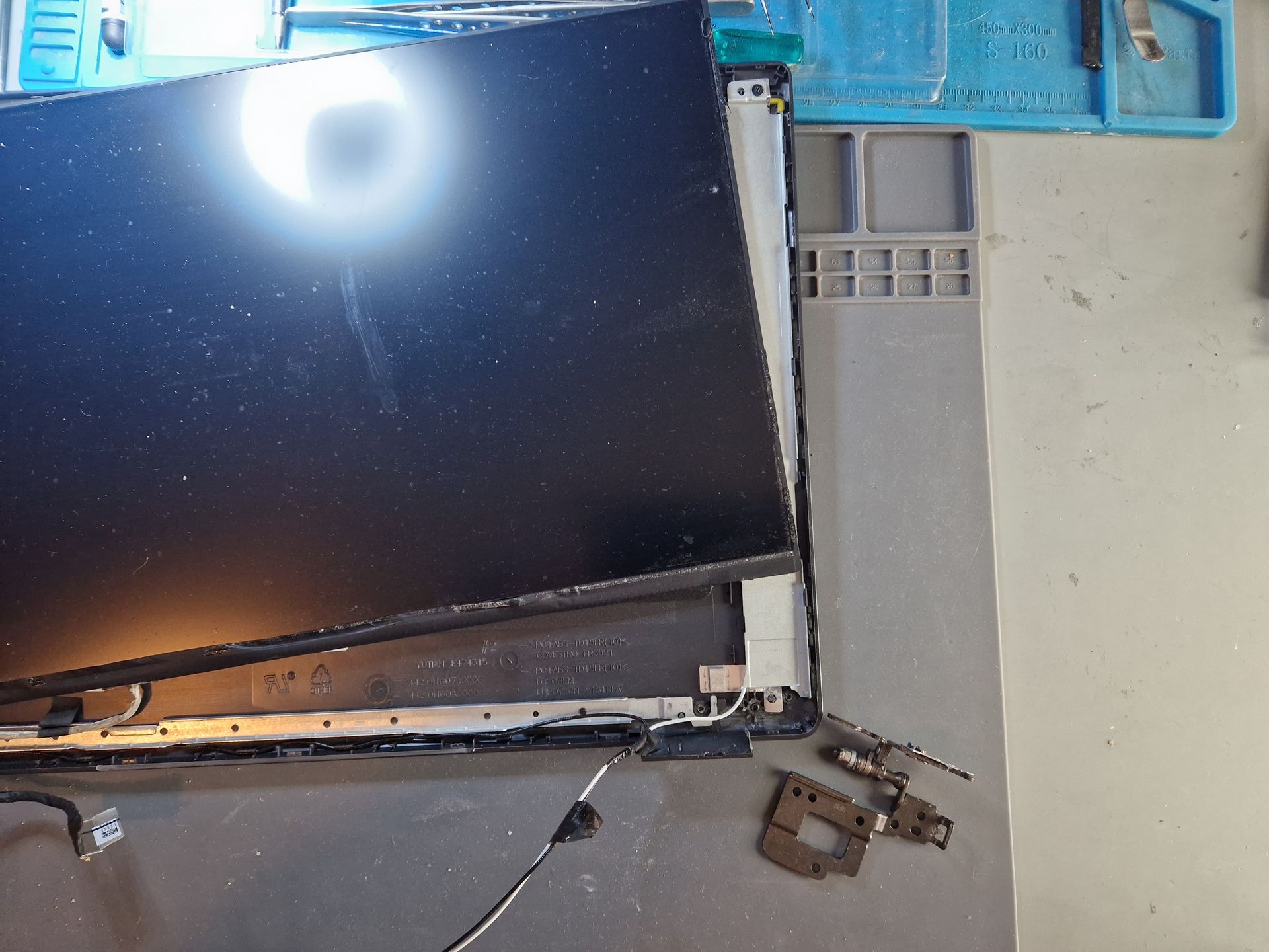 Laptop scharnier reparatie 2