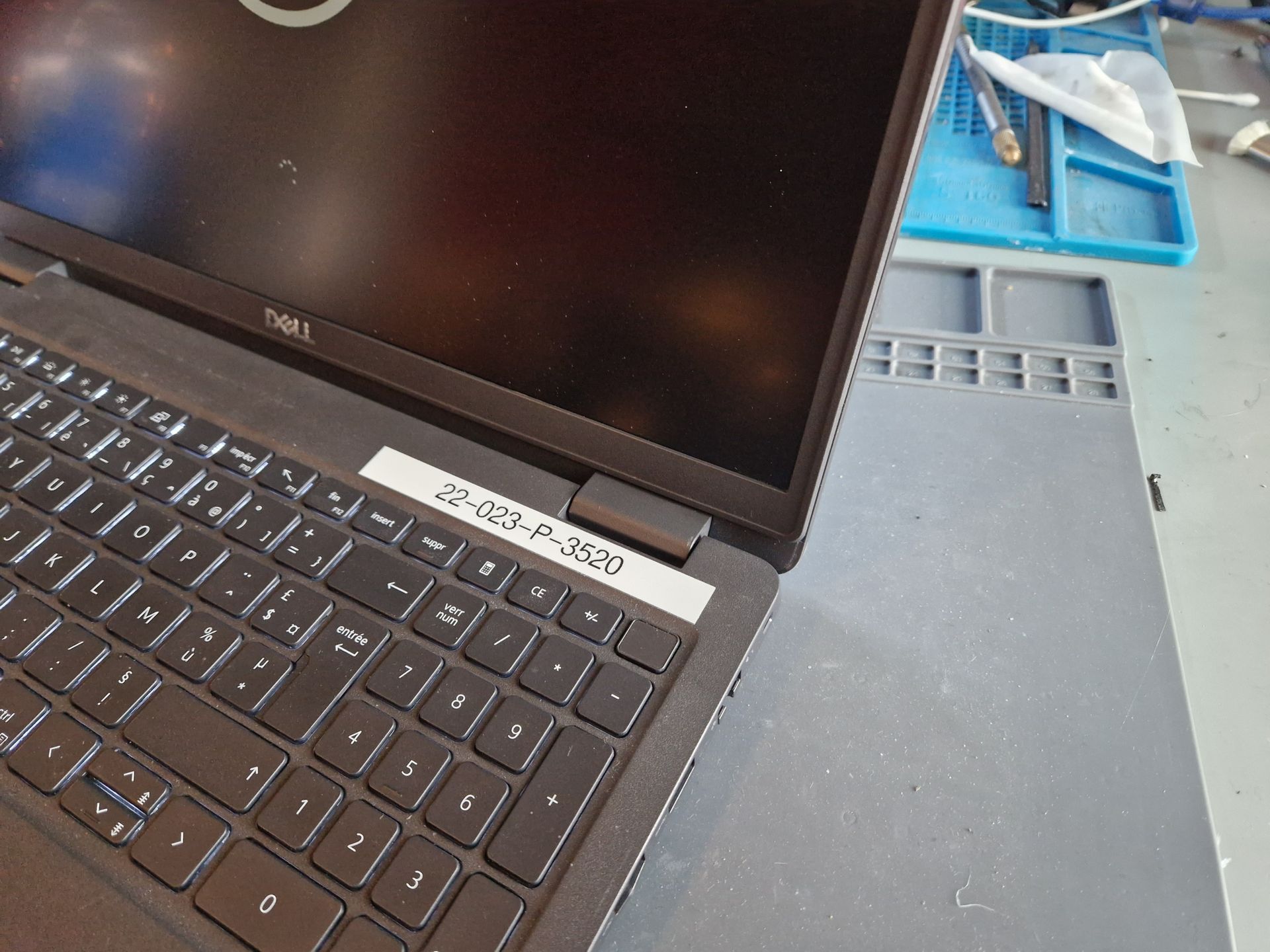 Laptop scharnier reparatie 6