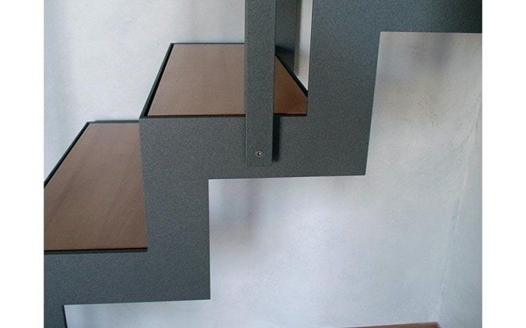 Scale in metallo