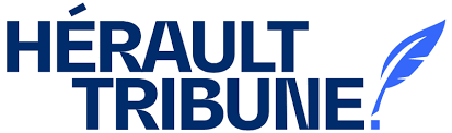 Logo de l'Hérault Tribune en bleu foncé avec une plume bleu clair sur fond blanc