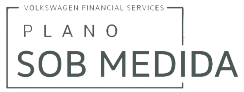 Logotipo da Volkswagen Financial Services com o texto “Plano Sob Medida” em cinza e preto.