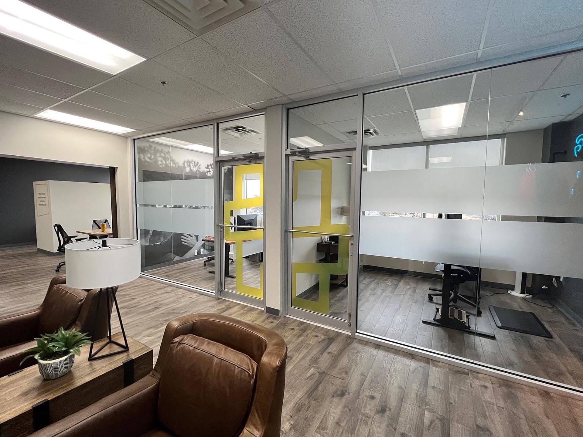 HOAM-wall-glass-vinyl