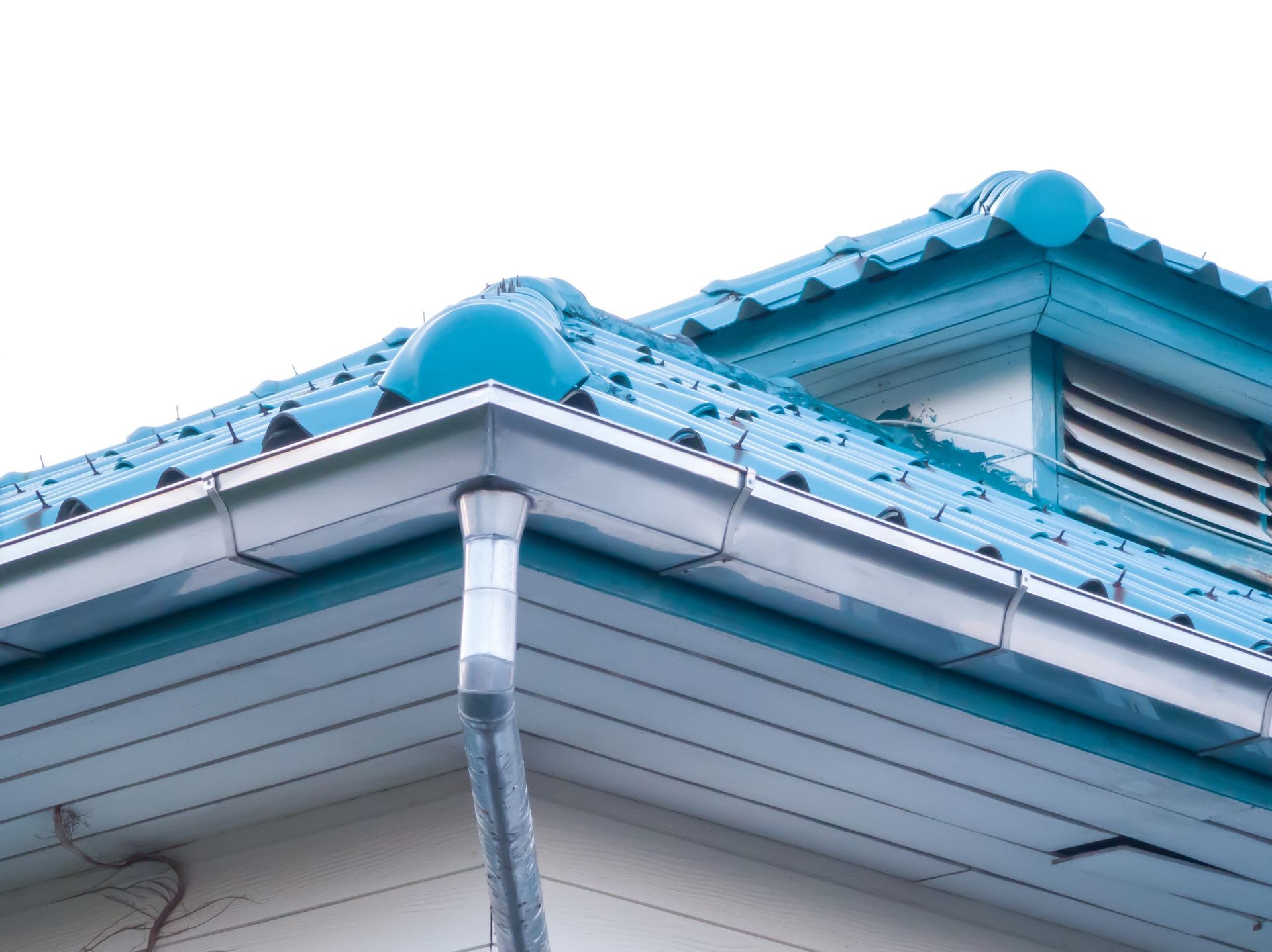 The Roof of a House With a Blue Roof and Gutters — Dave's Plumbing and Gasfitting in Maroochydore, QLD