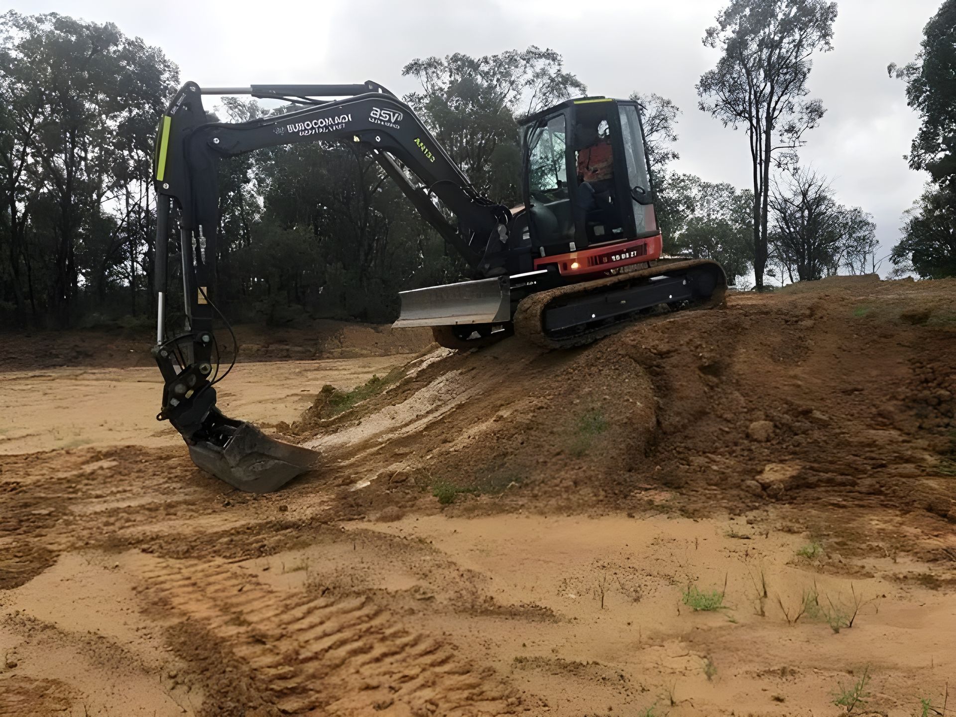 Mini Excavator Digging in a Pile of Earth — Verification of Competency Port Macquarie