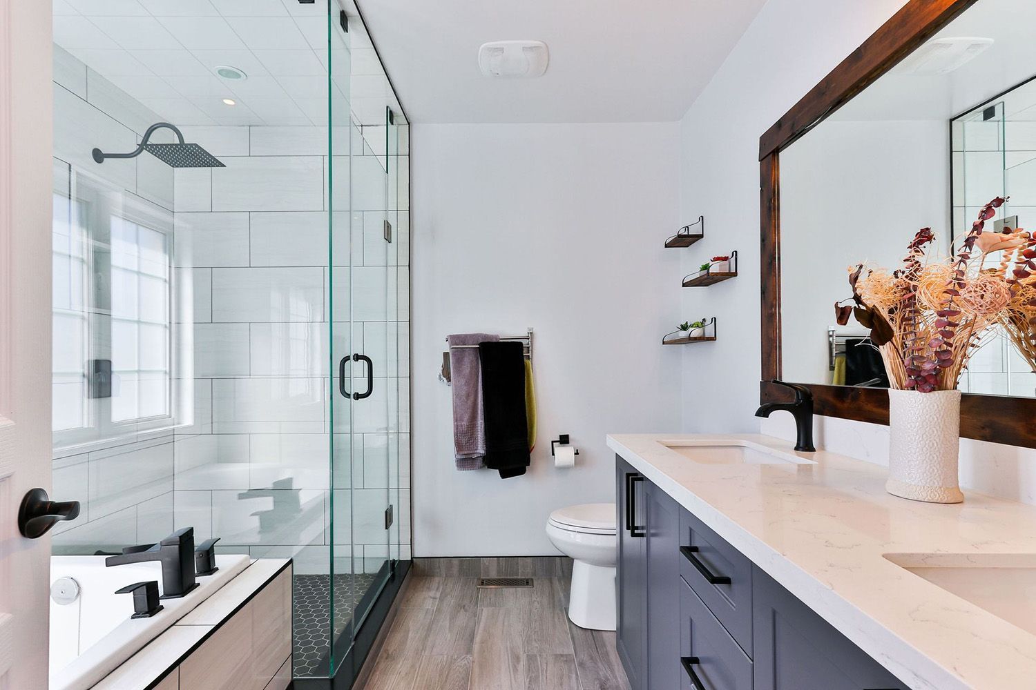 Modern Bathroom With Glass Shower Screen