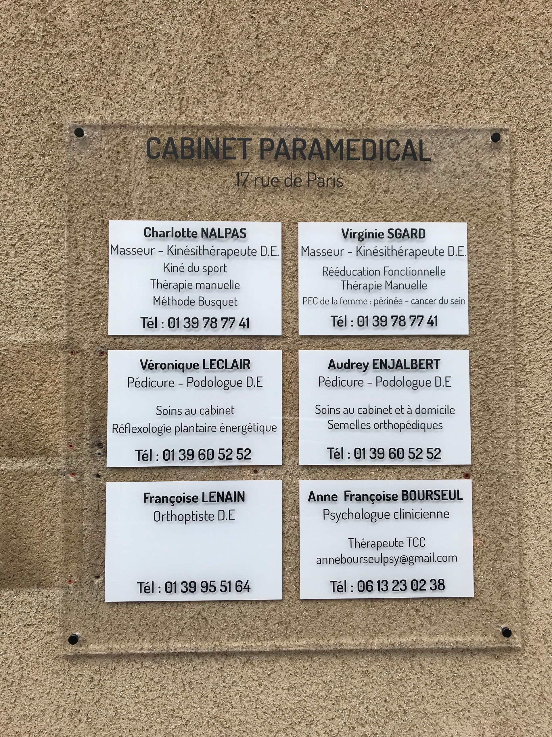 Plaque en plexiglas gravée