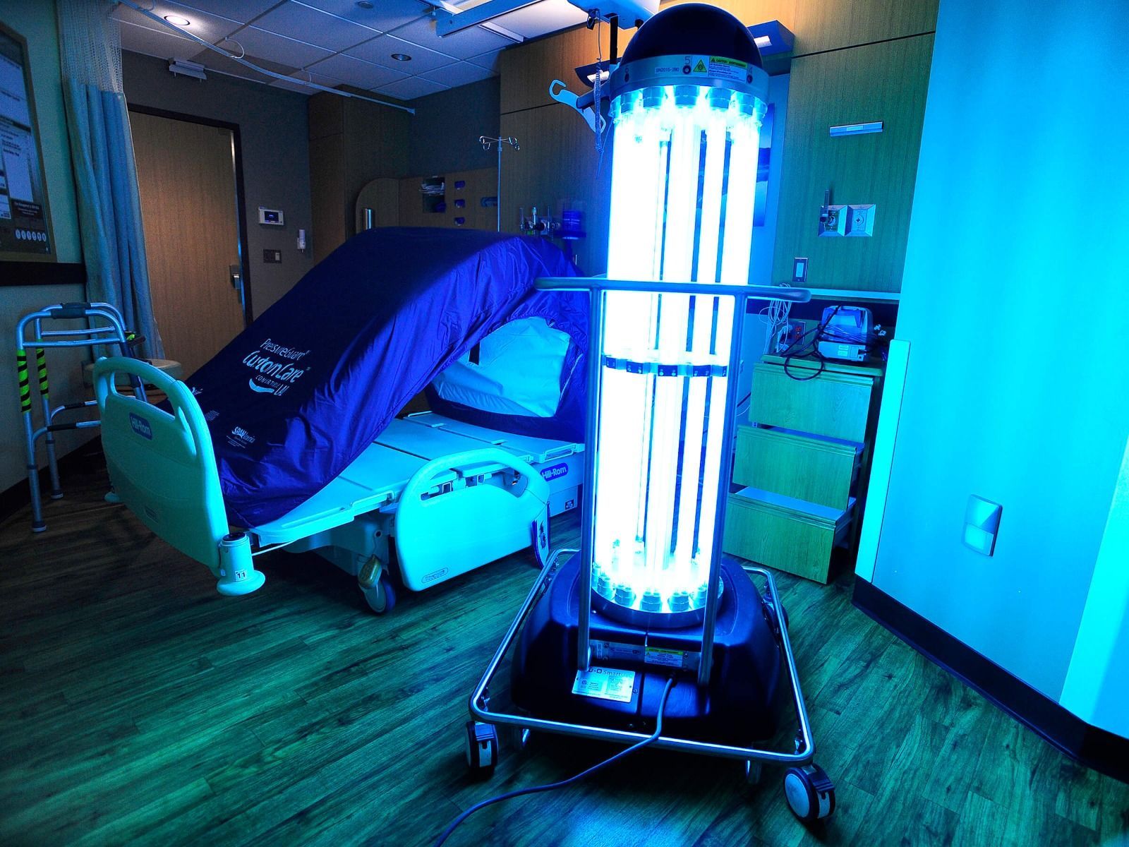 UV light disinfection robot in a hospital room, disinfecting surfaces.