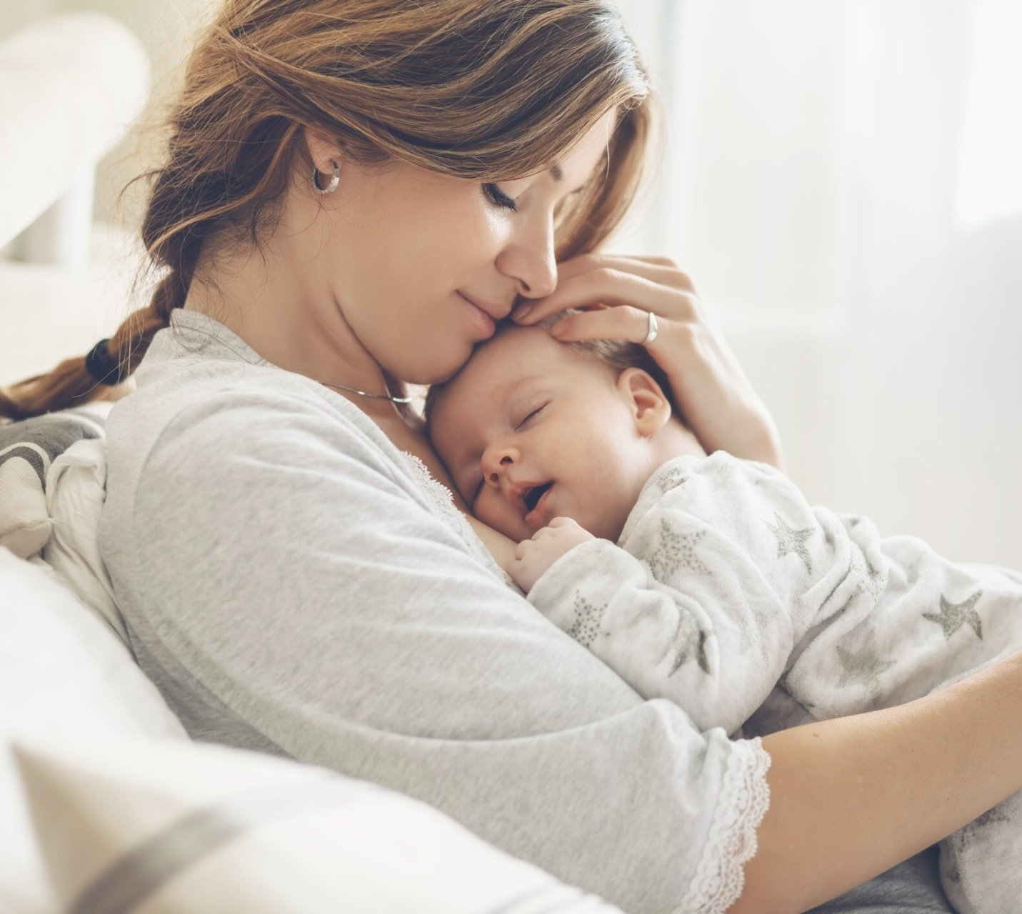 Photo de jeune maman avec son bébé