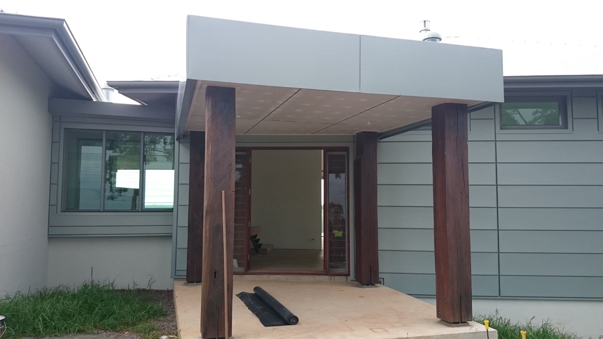 V25 Interlocking Panel System and Custom Fascia