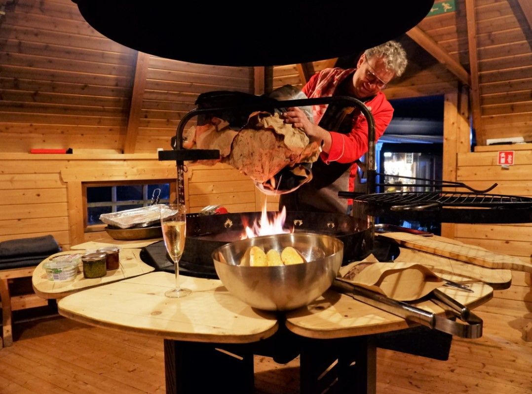 barbecue huisje in de tuin van de vakantiewoning