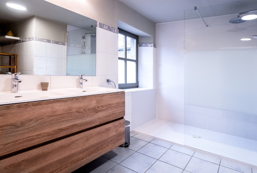 badkamer met douche in borlon