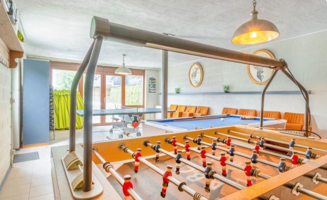 biljart en tafeltennis en tafelvoetbal