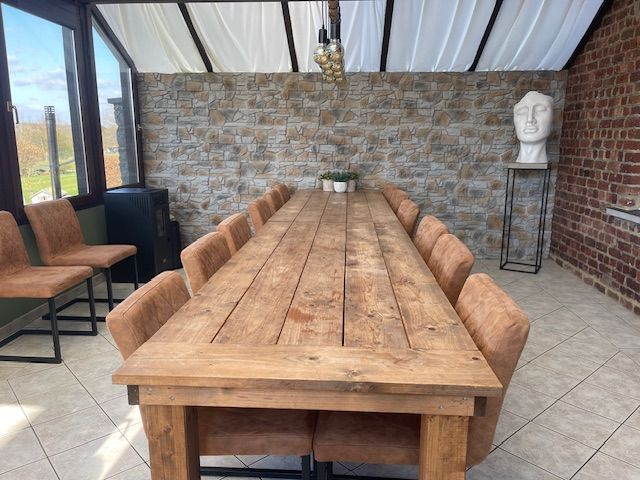 Samen eten in de veranda van de woning