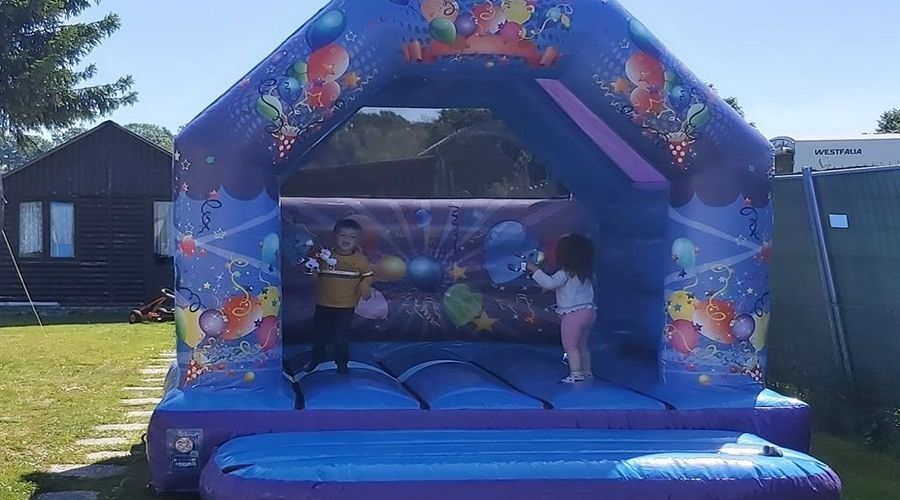 verhuur springkussen op vakantieadres in de ardennen