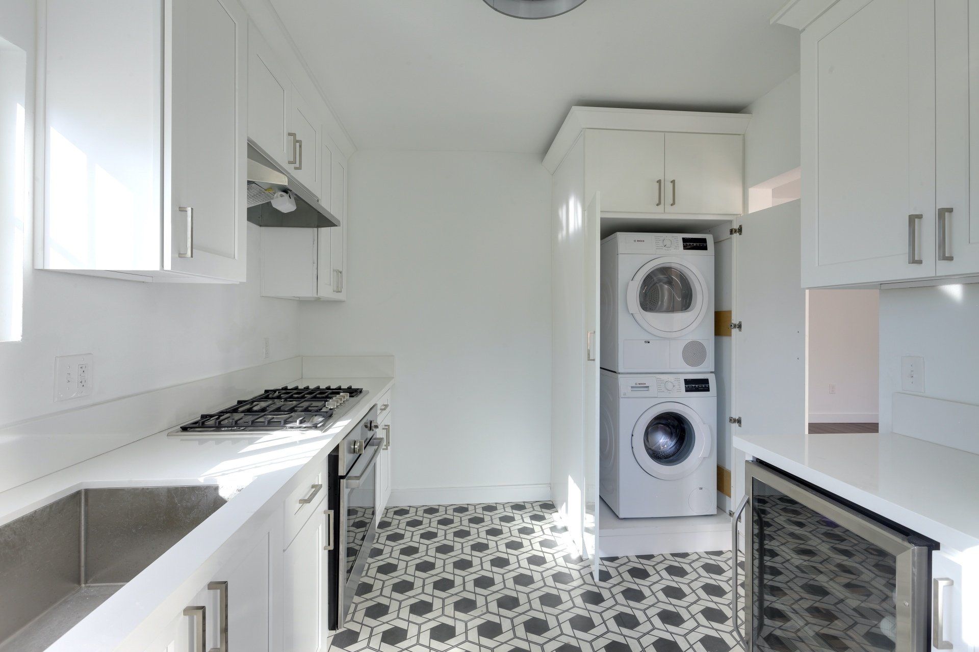 Hamilton Way Kitchen Photo Showing Laundry Machine Hook-Ups
