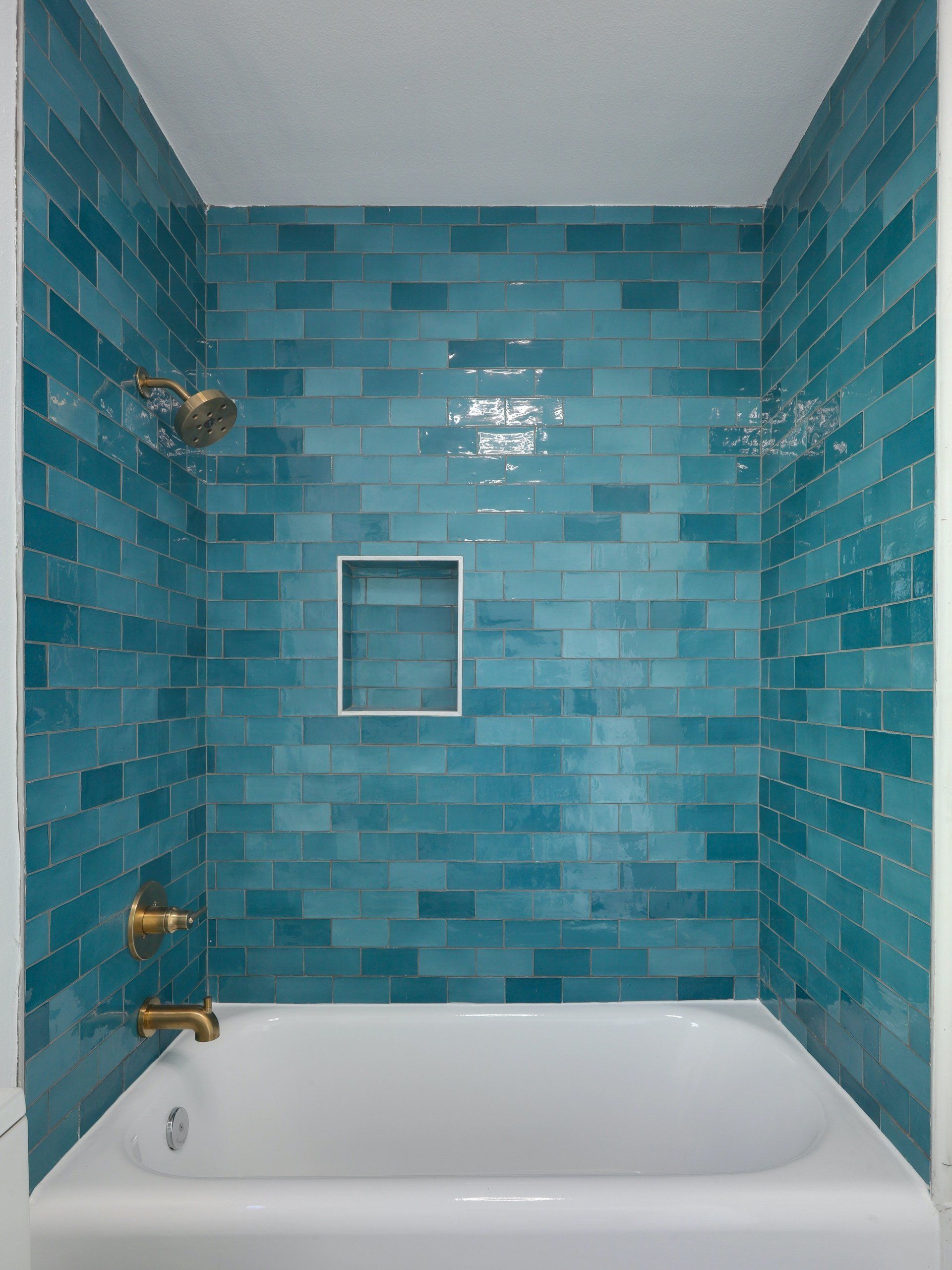 Hamilton Way Tub and Shower Photo