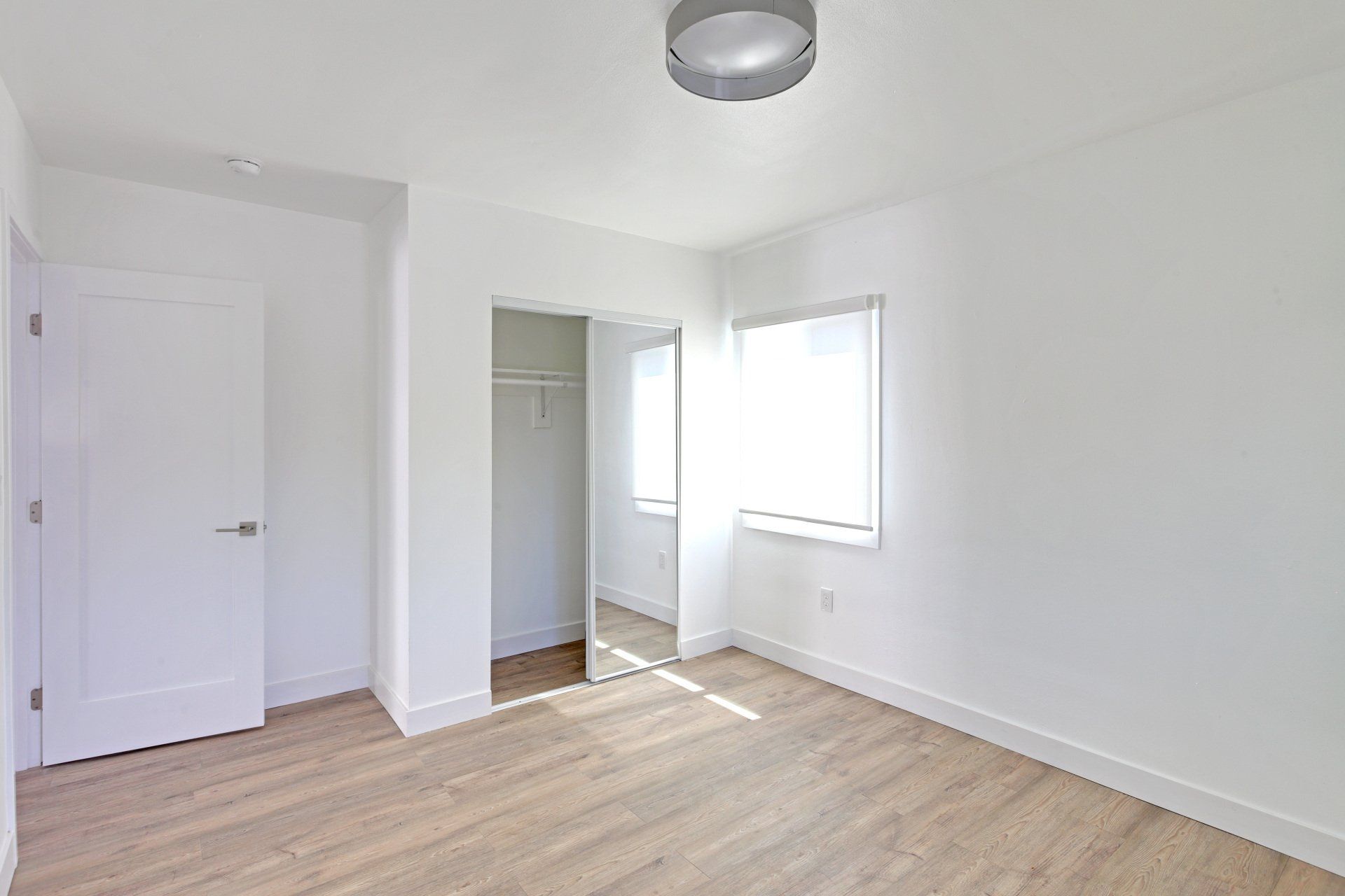 Burns Avenue Room Photo Showing Closet