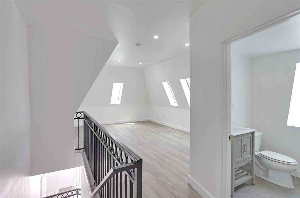 Manhattan Place  Loft Photo