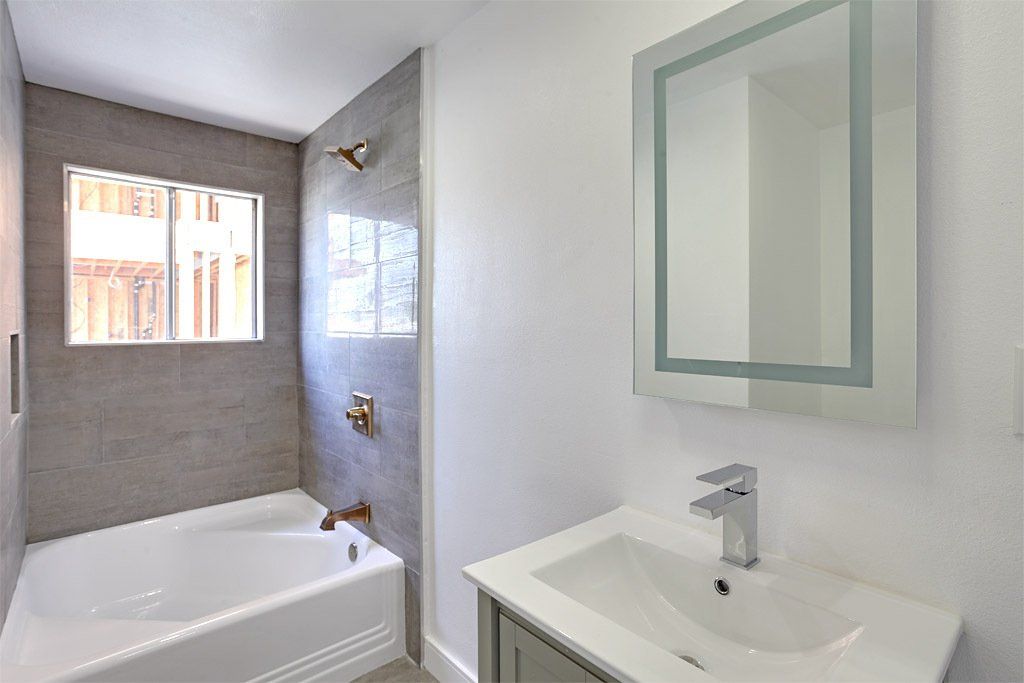 Manhattan Place Bathroom Sink Photo