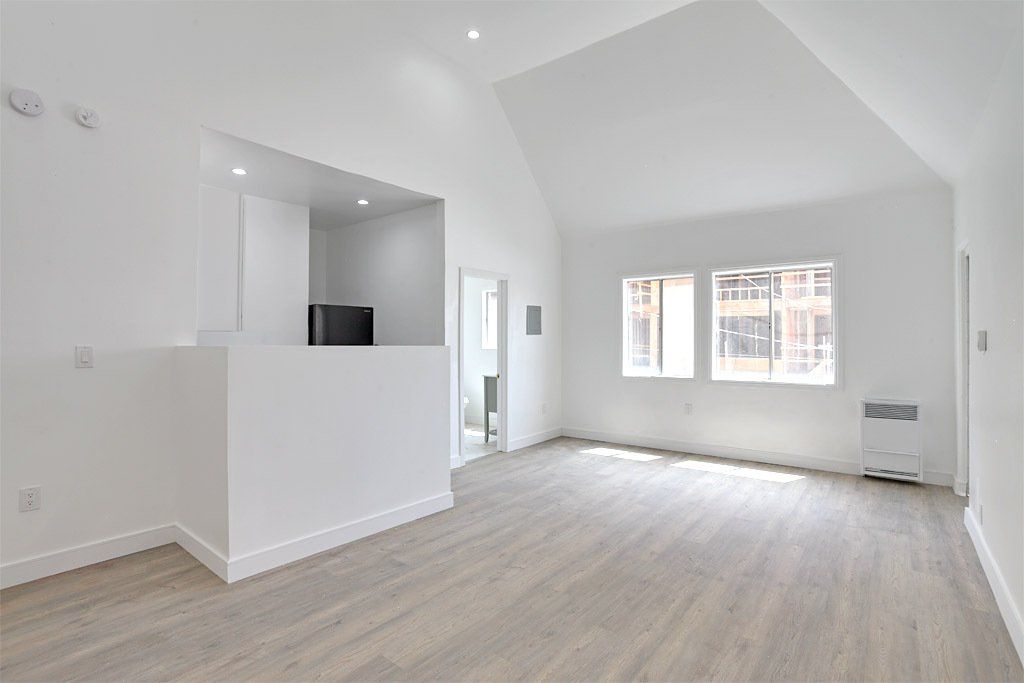 Manhattan Place Living Room Photo