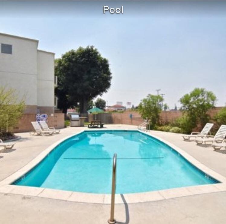 Chateau Dearborn Pool Photo